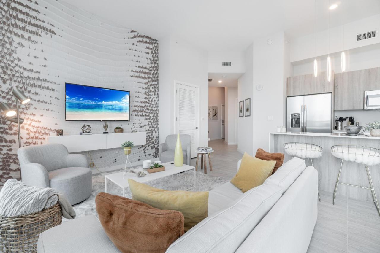 Luxury New At Design District Apartment