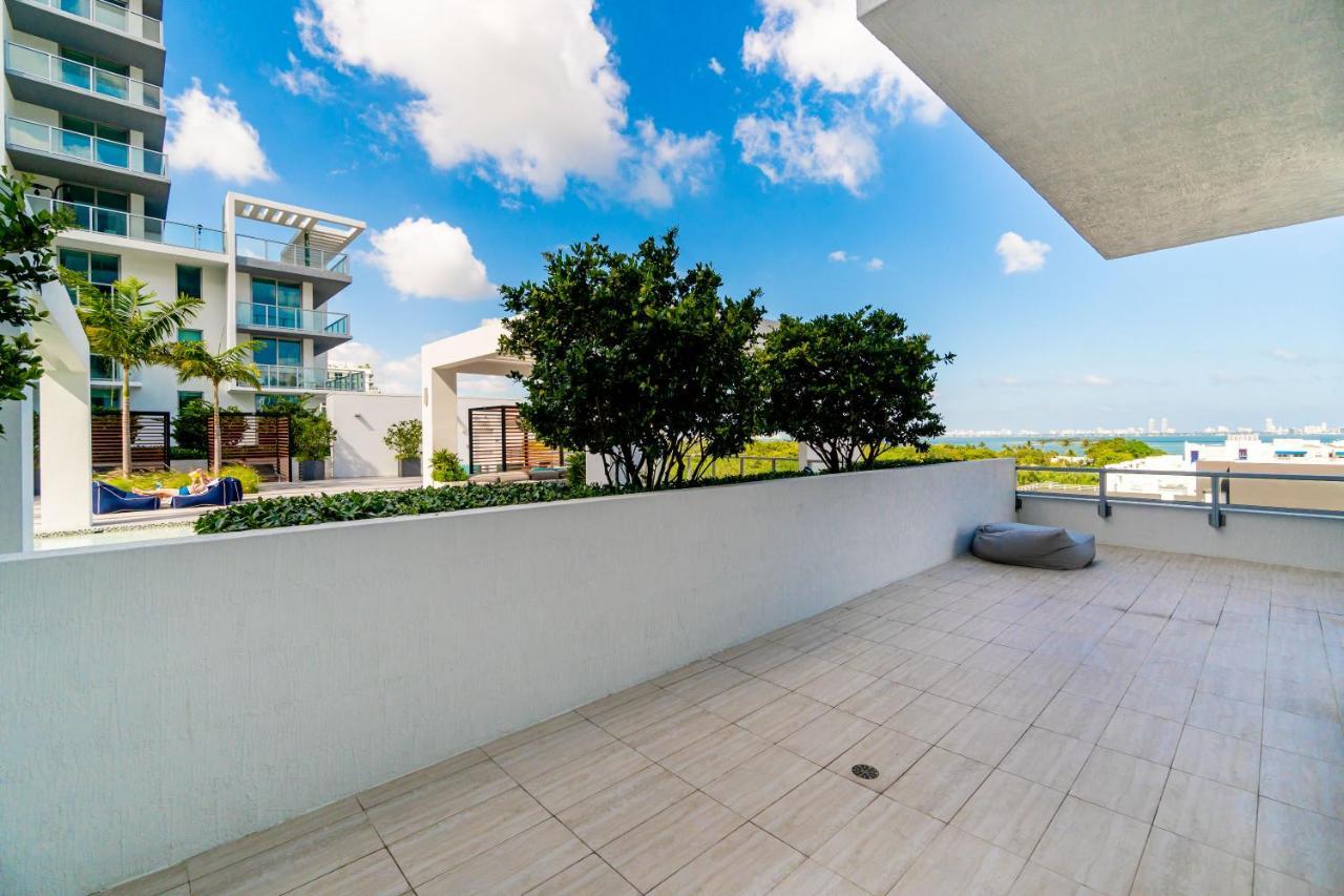 Luxury New At Design District Apartment *