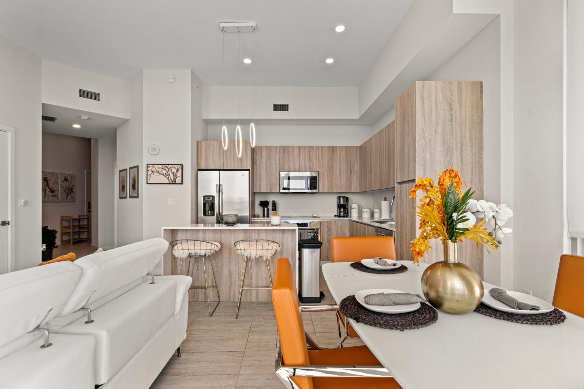 Luxury New At Design District Apartment
