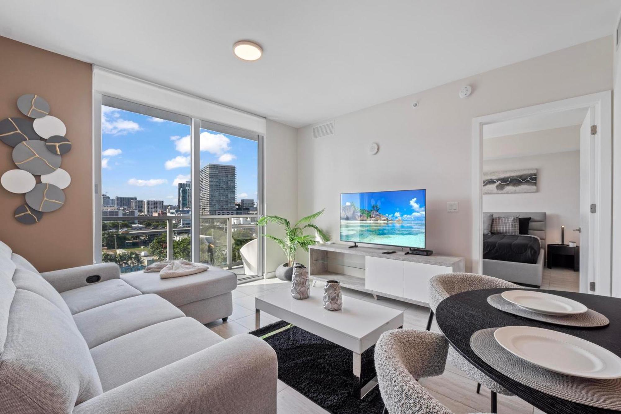 Luxury New At Design District Apartment Miami