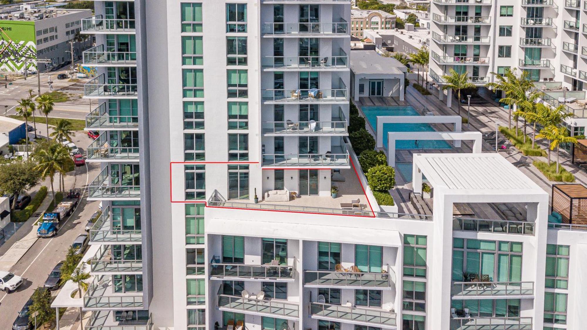 Luxury New At Design District Apartment